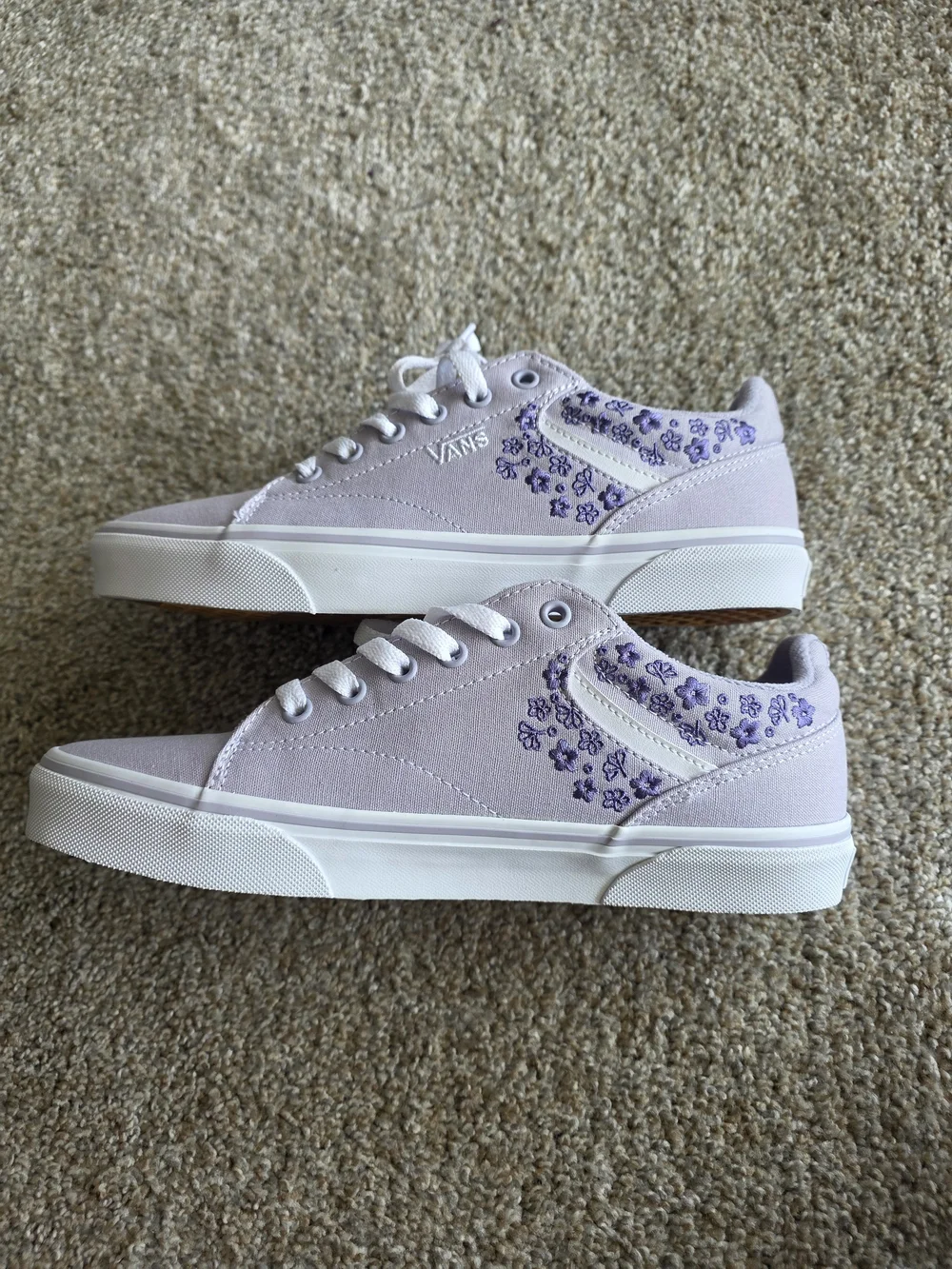 Vans Seldan Low Top Embroidered Flowers Purple Shoes Size 10. Tie NWOB